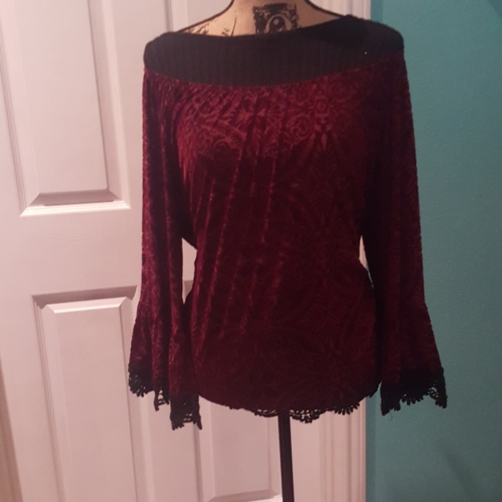 Beautiful Noa Elle velvet blouse
